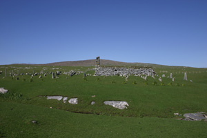 Fig. H2.7. Teampull Mhòire and graveyard, from the south (J Hooper) - click for a larger image