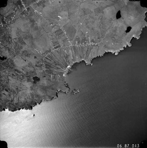 Fig. H6.1. Aerial view of Bayble/Pabail, extending as far west as Teampull Rubha Chirc (Sortie 60687, Frame 043, taken 27 June 1987.  RCAHMS (All Scotland Survey Collection))